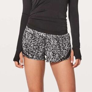 Lululemon Hotty Hot Short 2.5” Size 6